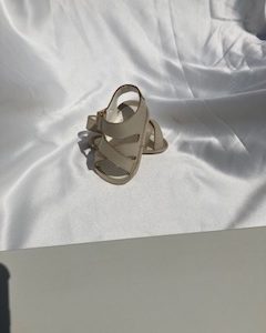 Baby chick color ivoire